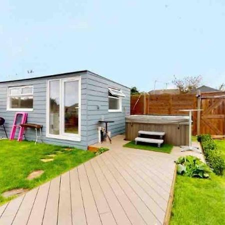 Love Lancing By The Sea With Optional Large Hot Tub Sleeps Up To 8 & Free Parking Villa Esterno foto