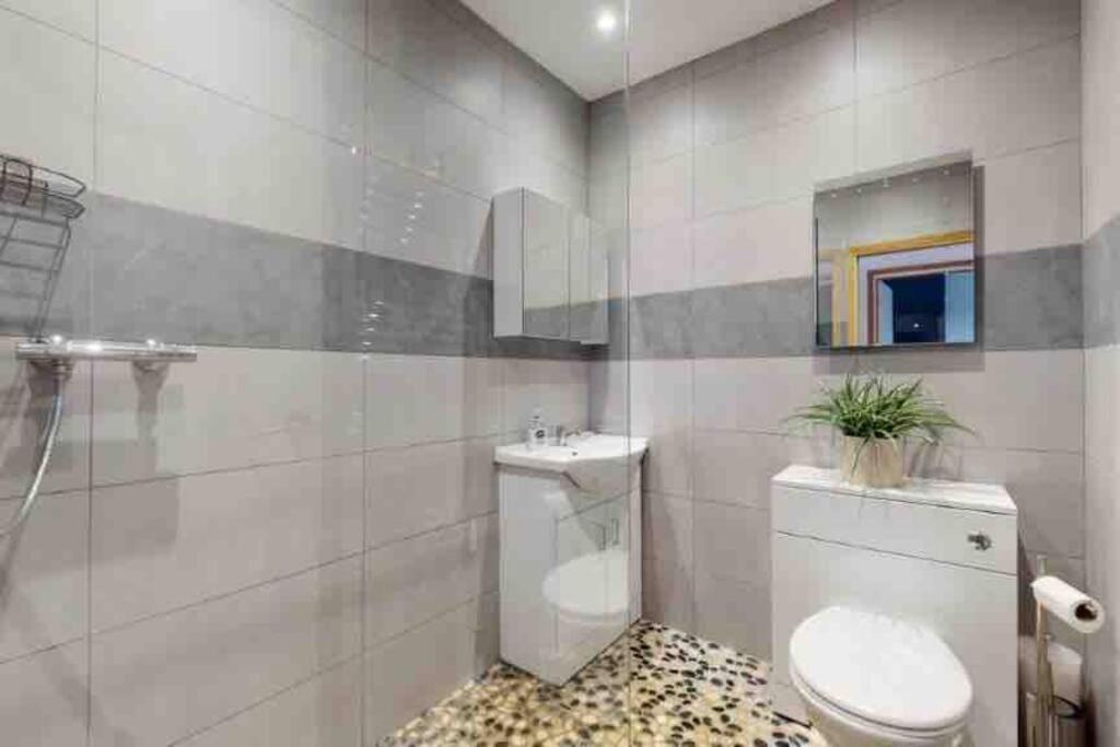 Love Lancing By The Sea With Optional Large Hot Tub Sleeps Up To 8 & Free Parking Villa Esterno foto
