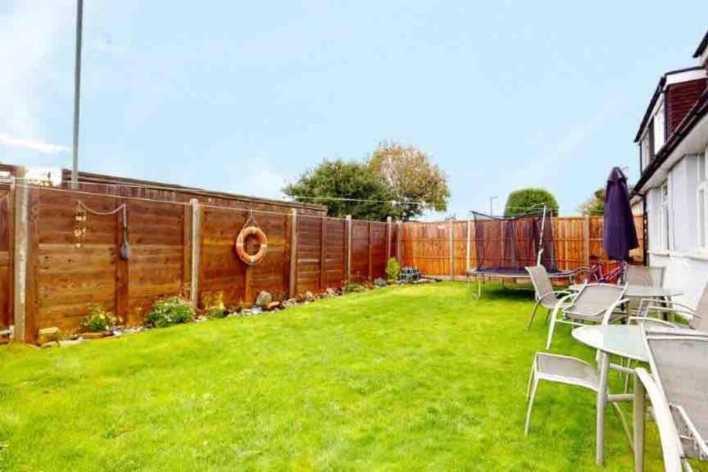 Love Lancing By The Sea With Optional Large Hot Tub Sleeps Up To 8 & Free Parking Villa Esterno foto