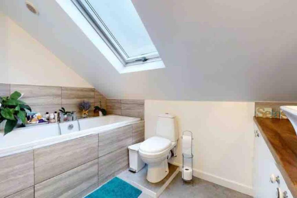 Love Lancing By The Sea With Optional Large Hot Tub Sleeps Up To 8 & Free Parking Villa Esterno foto