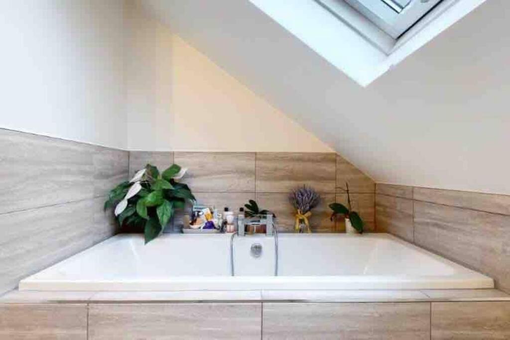 Love Lancing By The Sea With Optional Large Hot Tub Sleeps Up To 8 & Free Parking Villa Esterno foto